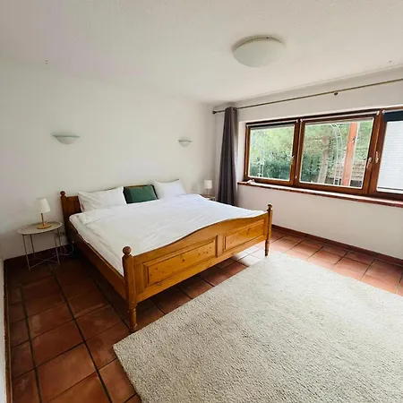 Grosse Mit Whirlpool Und Garten Daire *